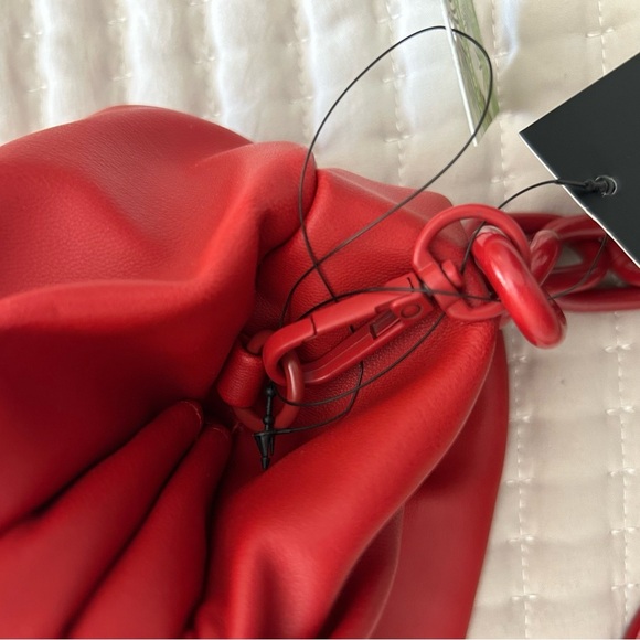 NWT, Badgley Mischka Red Shoulder Handbag Wrapped Frame Clutch Chain Strap - Picture 12 of 14